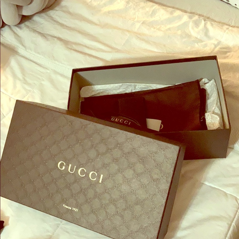 Gucci shoe horn, eye glasses case, and dust bags!